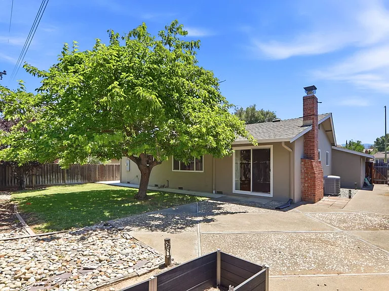 4737 Regina Way — Photo 13