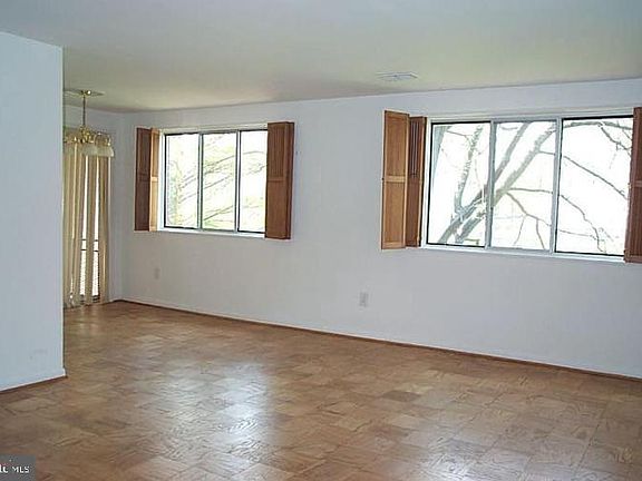 3rd image of 10424 Rockville Pike APT 301