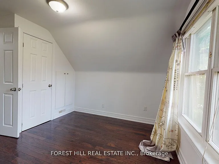 262 Poyntz Ave #2 — Photo 5