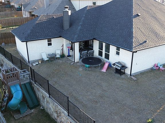 5th image of 424 Paloma St