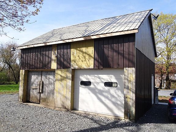 Detached Garage