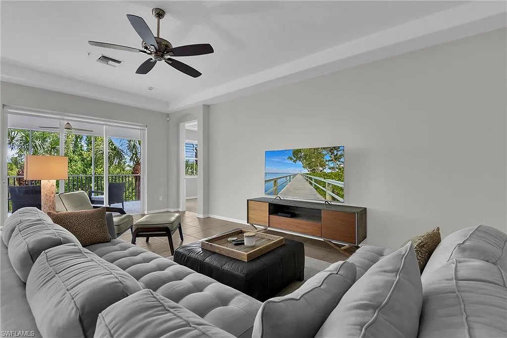 3 bed, 2.0 bath, 1975 sqft, $6,500 — Photo 2