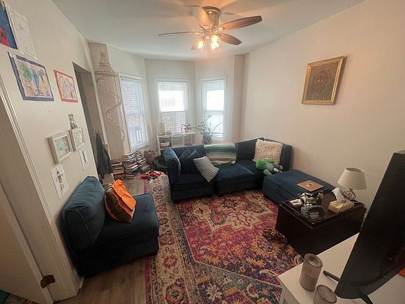 2nd image of 4206-08 N Sacramento Ave #4208-CH2