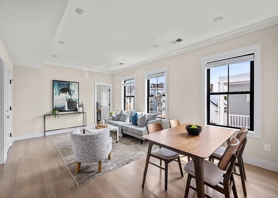 303 Maverick St #PENTHOUSE