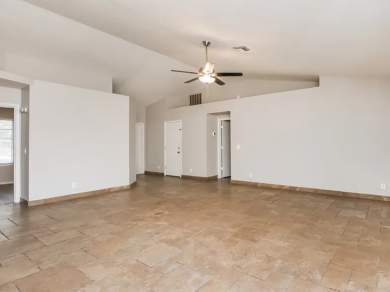 1042 S Canal Dr — Photo 6