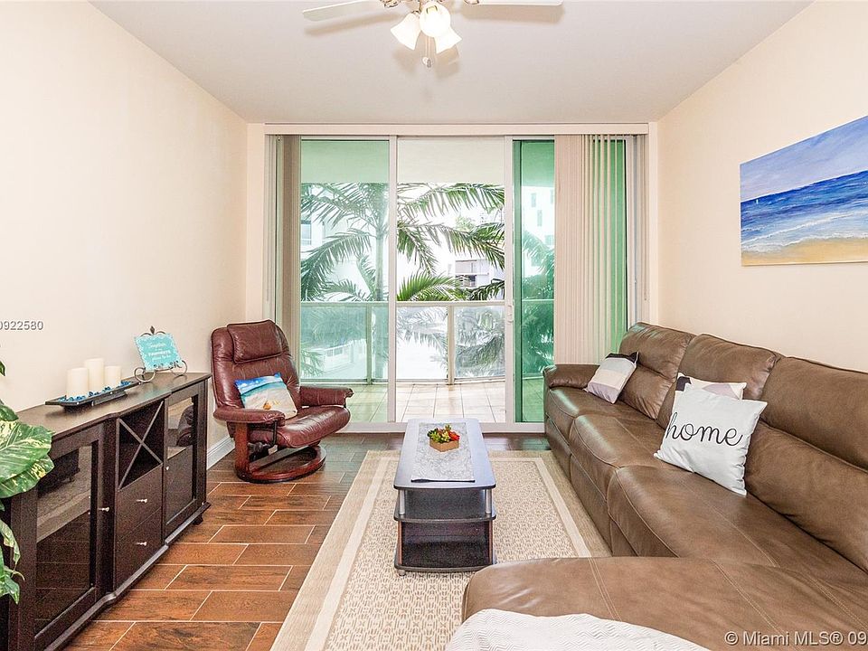 1st image of 218 SE 14th St APT 1006