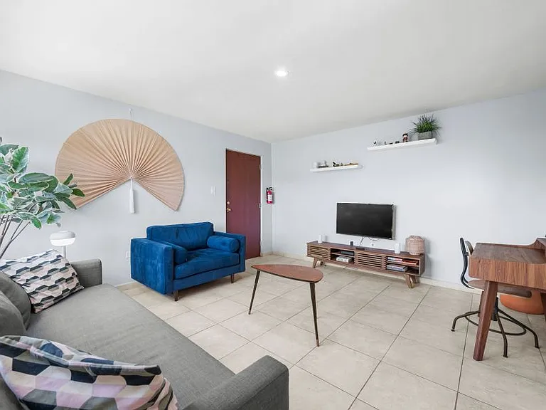 Apt 304 Atlantic Court Apartments 59 C San Miguel — Photo 3