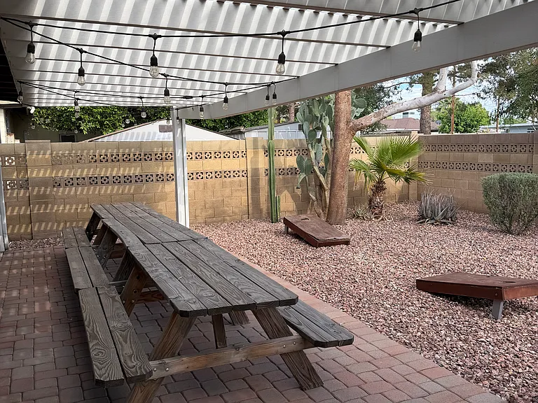 2041 W Marlette Ave — Photo 20