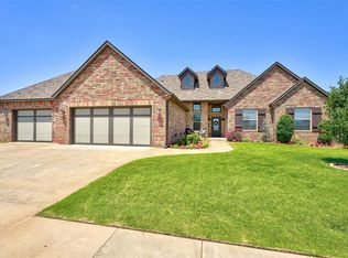 10825 NW 34th Cir, Yukon, OK 73099