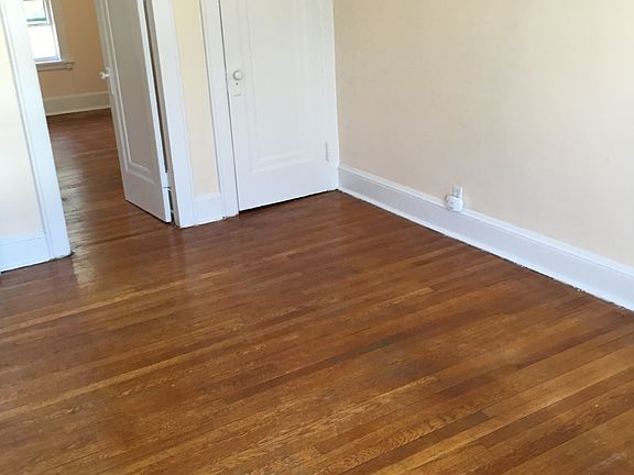 4th image of 2121 29th St APT 3