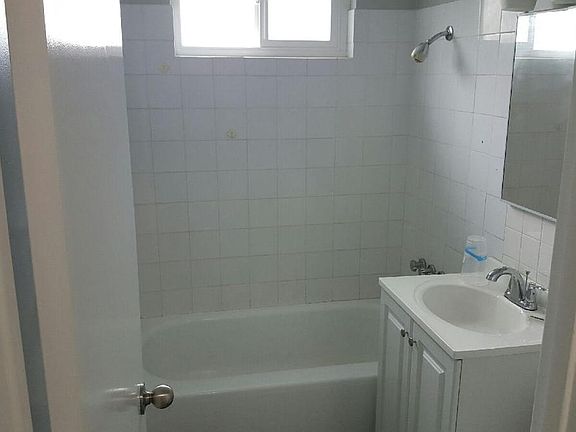 3rd image of 319 W Regent St