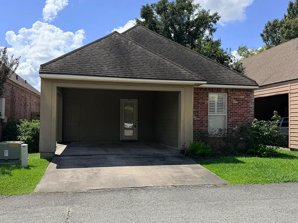 109 Laguna Ln