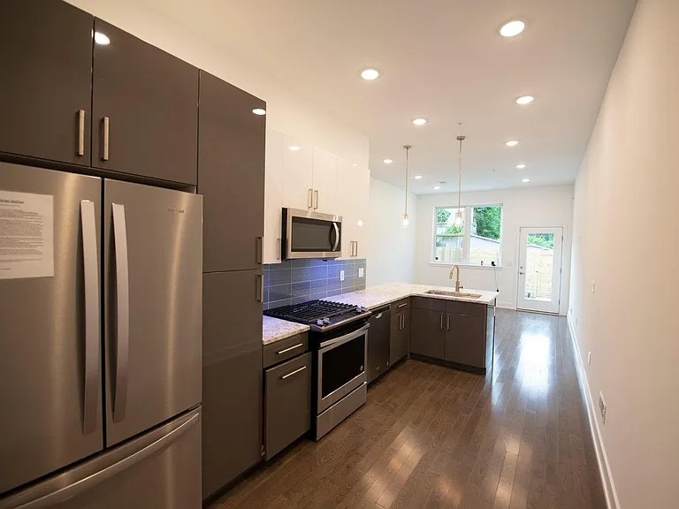 2639 W Jefferson St #1 — Photo 2