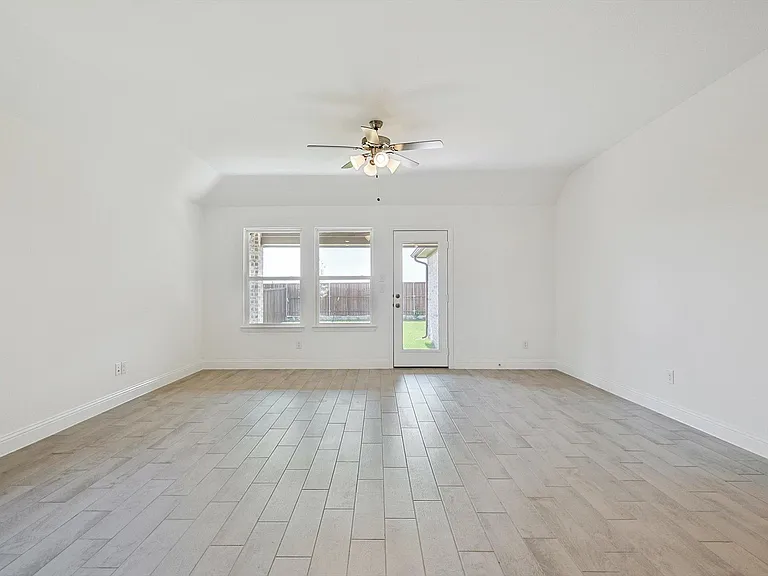 509 Amenduni Ln — Photo 15