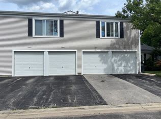 1353 Cove Dr #207B, Prospect Heights, IL 60070
