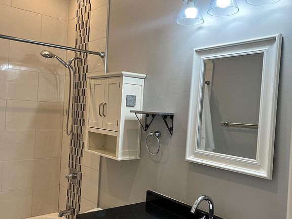 5th image of 2310 W Grand Ave #1S