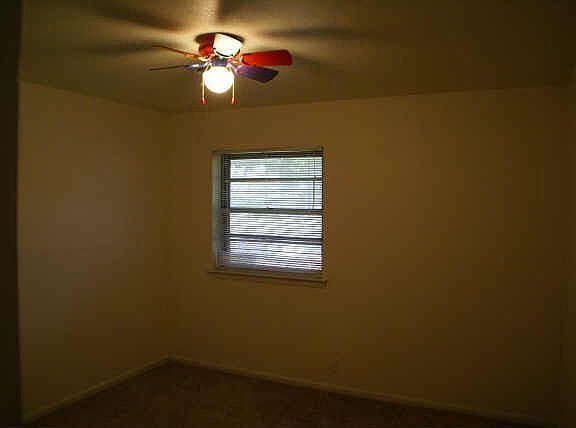 5th image of 2407 Woodlawn Dr