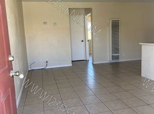 38557 10th Pl E APT 4, Palmdale, CA 93550