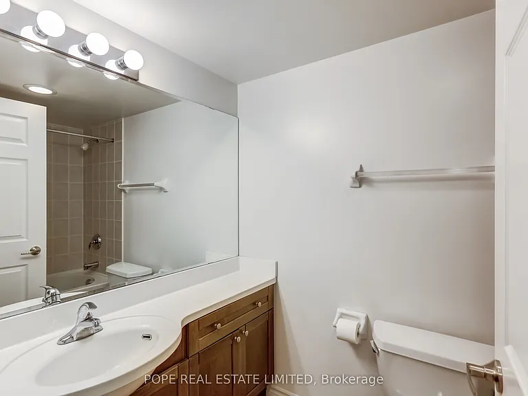 763 Bay St #713 — Photo 14