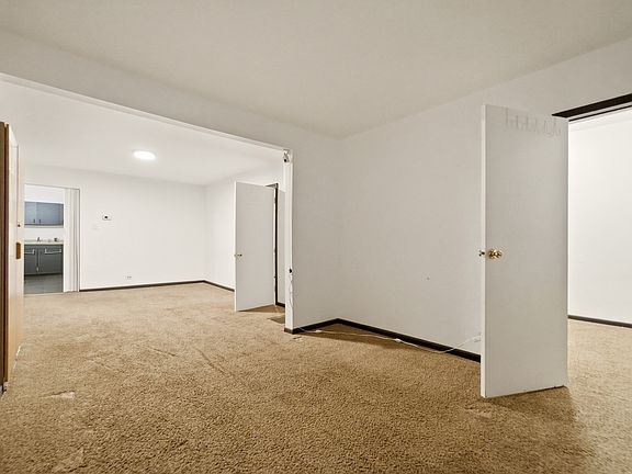 4th image of 15644 Emerald Ave
