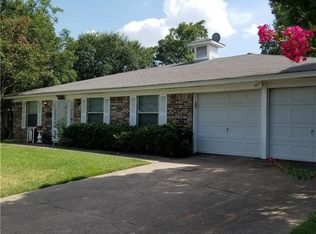 7124 Corona Dr, North Richland Hills, TX 76180