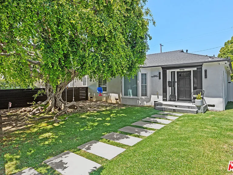 9007 David Ave — Photo 1