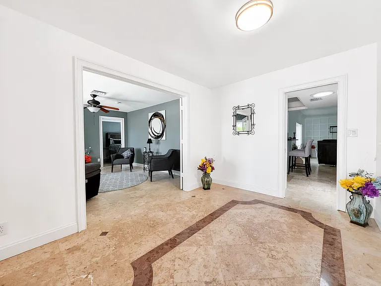 283 Forest Hills Blvd — Photo 3