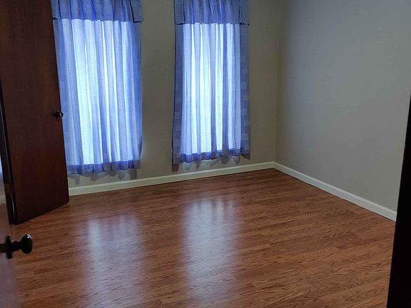 2nd image of 824 Richmond Dr