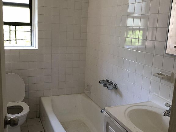 5th image of 630 Gramatan Ave APT 3K