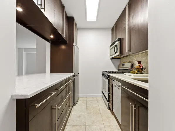 310 Lexington Avenue image 5 of 25