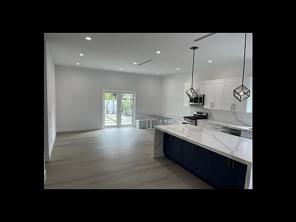 5th image of 5260 Royer Ave