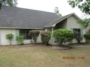 48 Thornbriar Dr, Hinesville, GA 31313