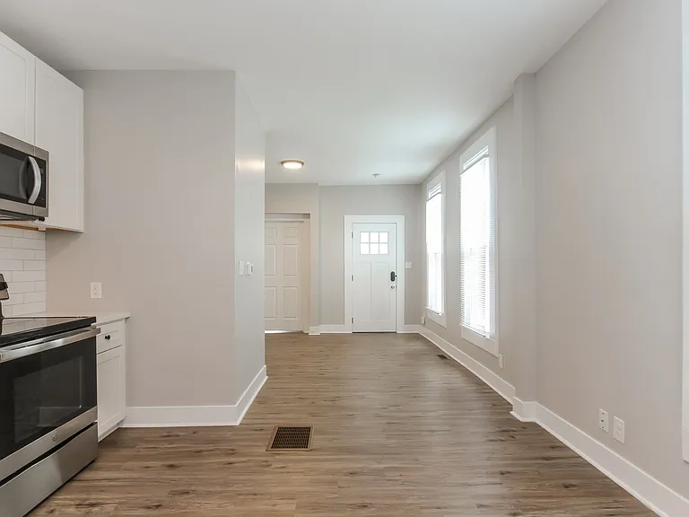 513074_020_living_room_12972757.jpg