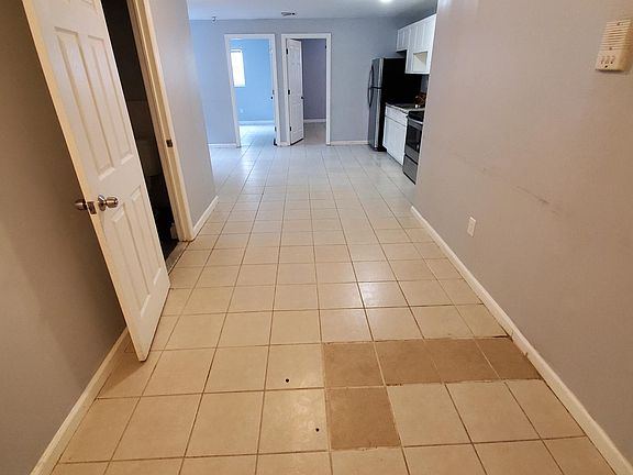 3rd image of 15 S Munn Ave Floor 1