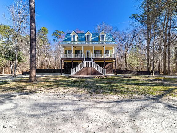 3rd image of 815 Riverview Drive