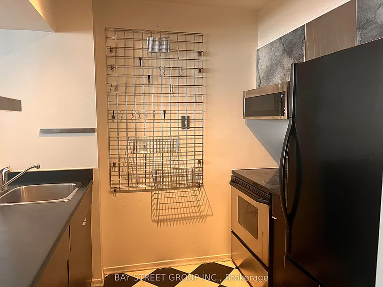 120 Saint Patrick St #706 — Photo 3