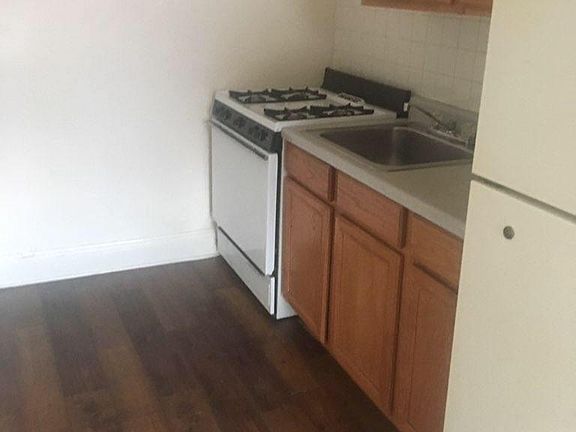 4th image of 2918 N Cicero Ave