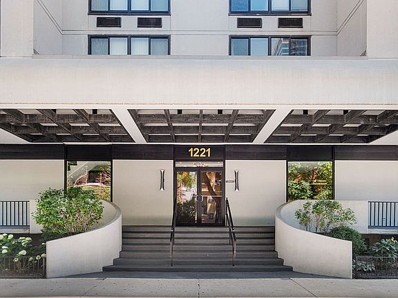 2nd image of 1221 N Dearborn St APT 1010S
