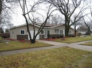 411 Wildwood Dr, Park Forest, IL
