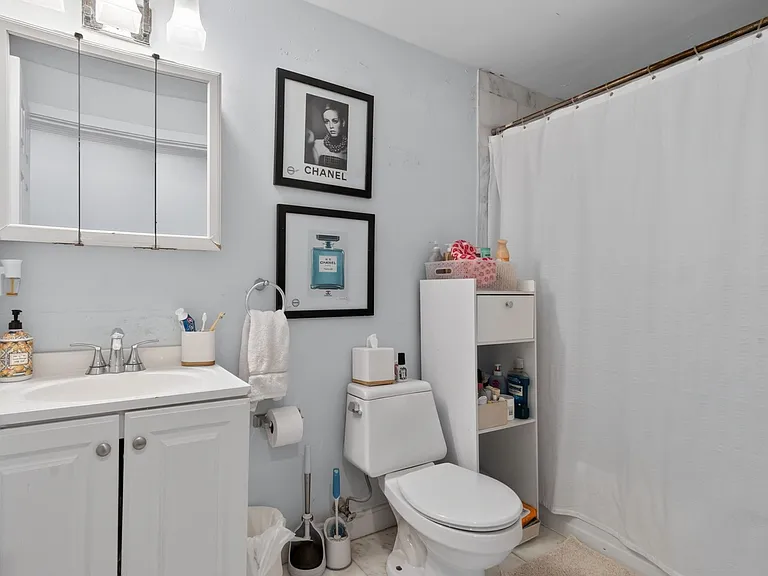 135 W Seventh St — Photo 17