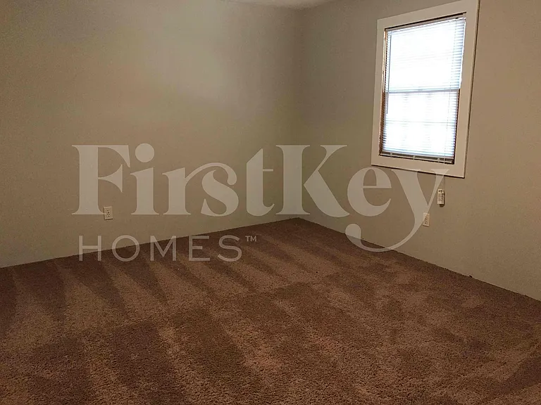 1201 Creekwood Cv — Photo 12