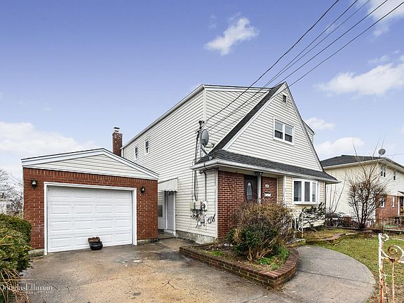 3rd image of 166 Roquette Ave