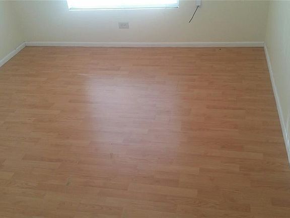 3rd image of 304 Oceanside Ct