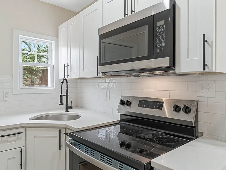 2066 Eastburn Ave — Photo 12