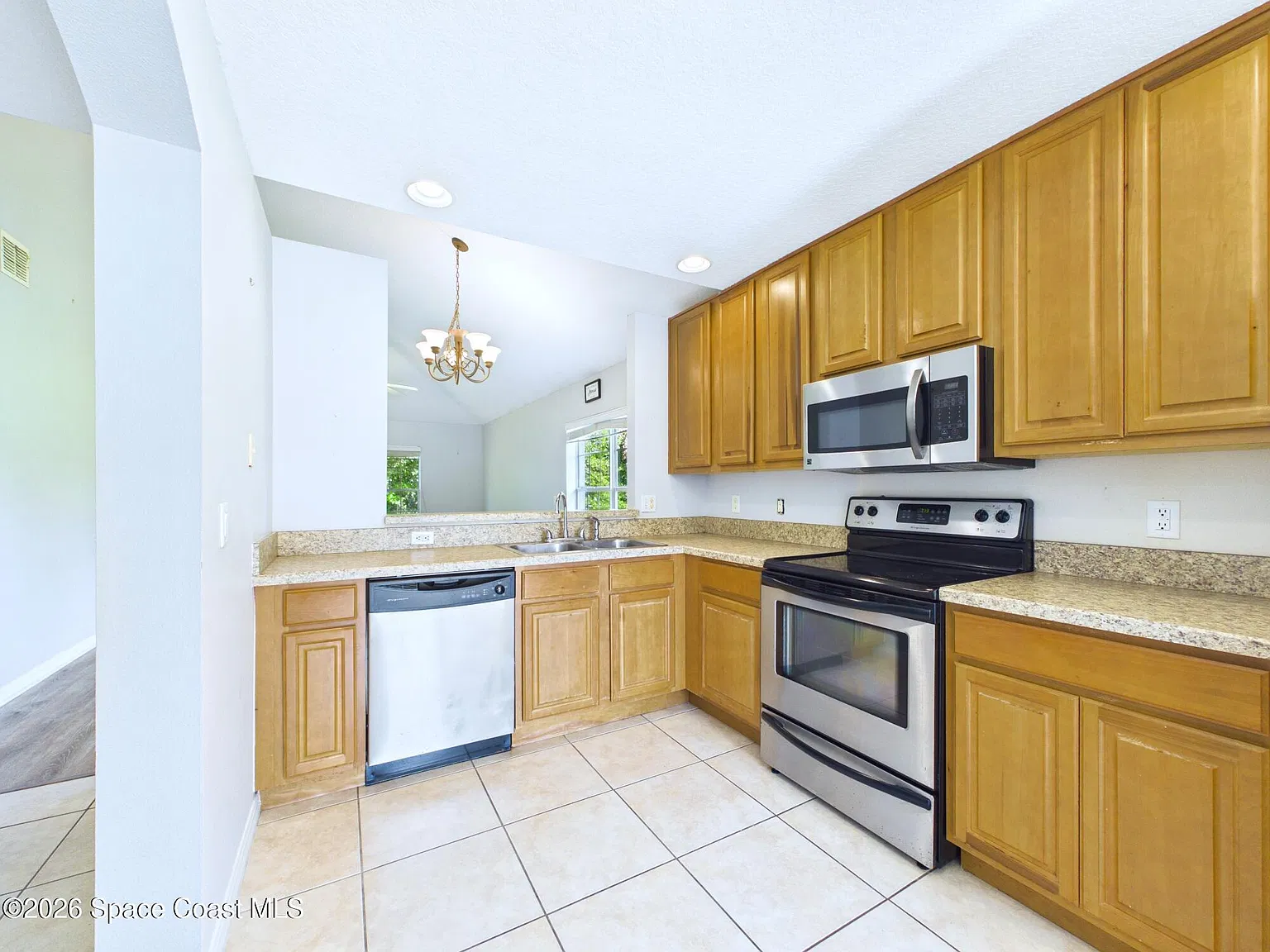 3 bed, 2.0 bath, 1918 sqft, $1,800 — Photo 4