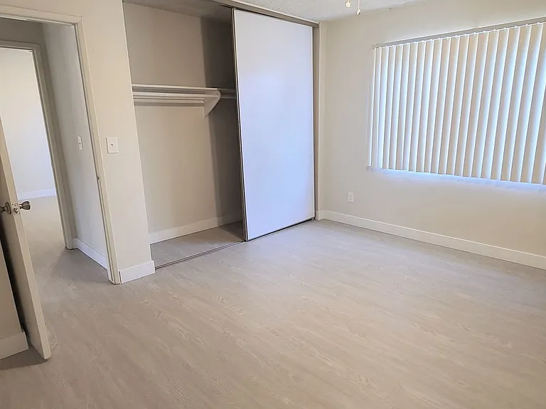 17087 Chatsworth Street — Photo 12