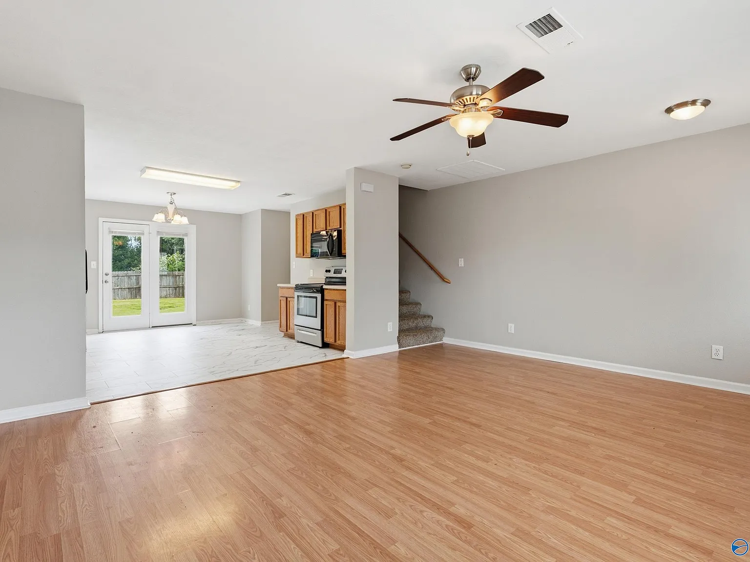 3 bed, 2.5 bath, 1570 sqft, $1,550 — Photo 4
