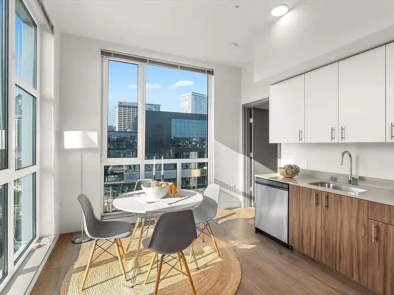 Pivot Apartments — Photo 9