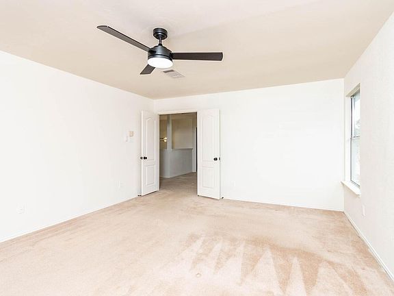 4th image of 1702 Hillcrest Dr