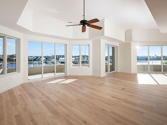 3rd image of 909 10th St S APT 301